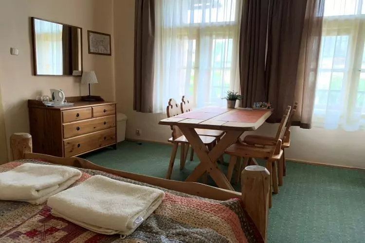 Large Family Room sleeps 3-4